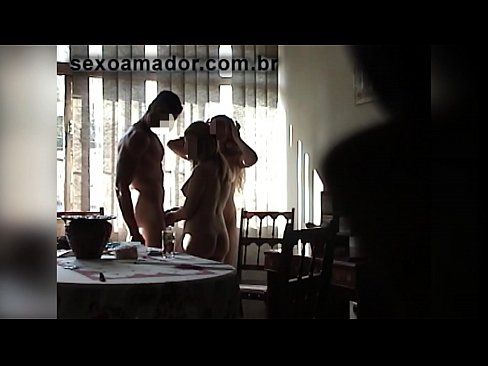 ❤️ Sexveninder inviterer en kæmpe mand og en trekant med ham ️ Sluts at da.assistirhentai.ru ️